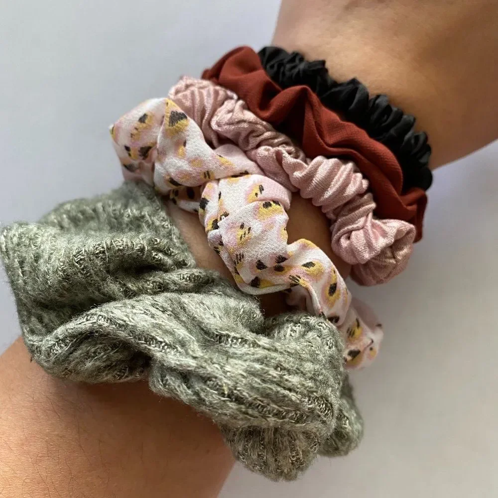 𝅺Set of 5 Scrunchies